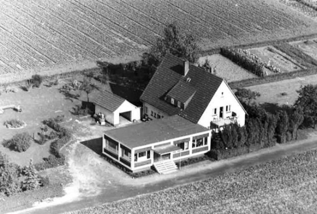 Unternehmenshistorie-aelteres Luftbild von Wohnhaus